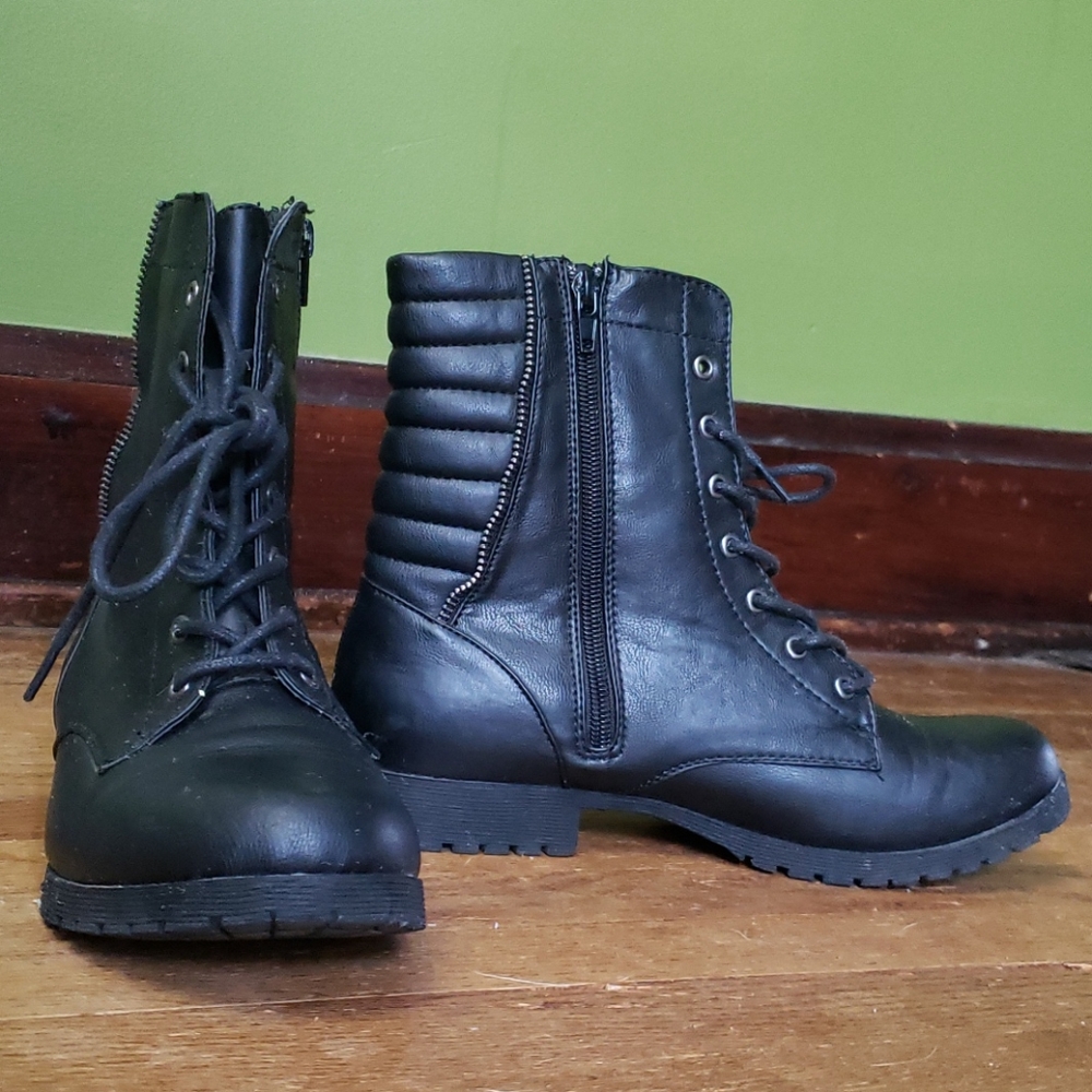 Combat boots
